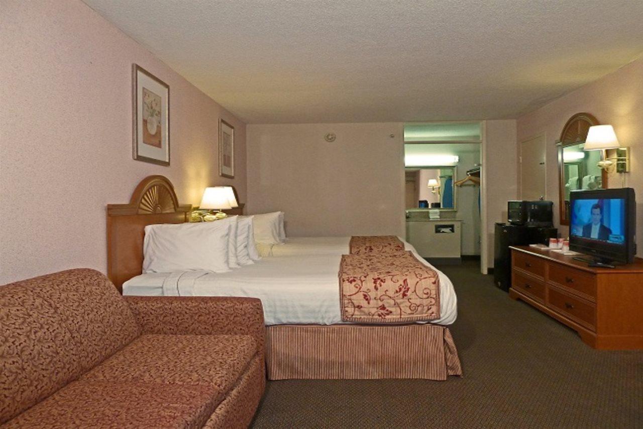 Ramada By Wyndham Asheville / Biltmore West Exterior photo